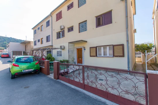 Apartmán Střední Dalmácie - Dugi Rat DA 8660 N1