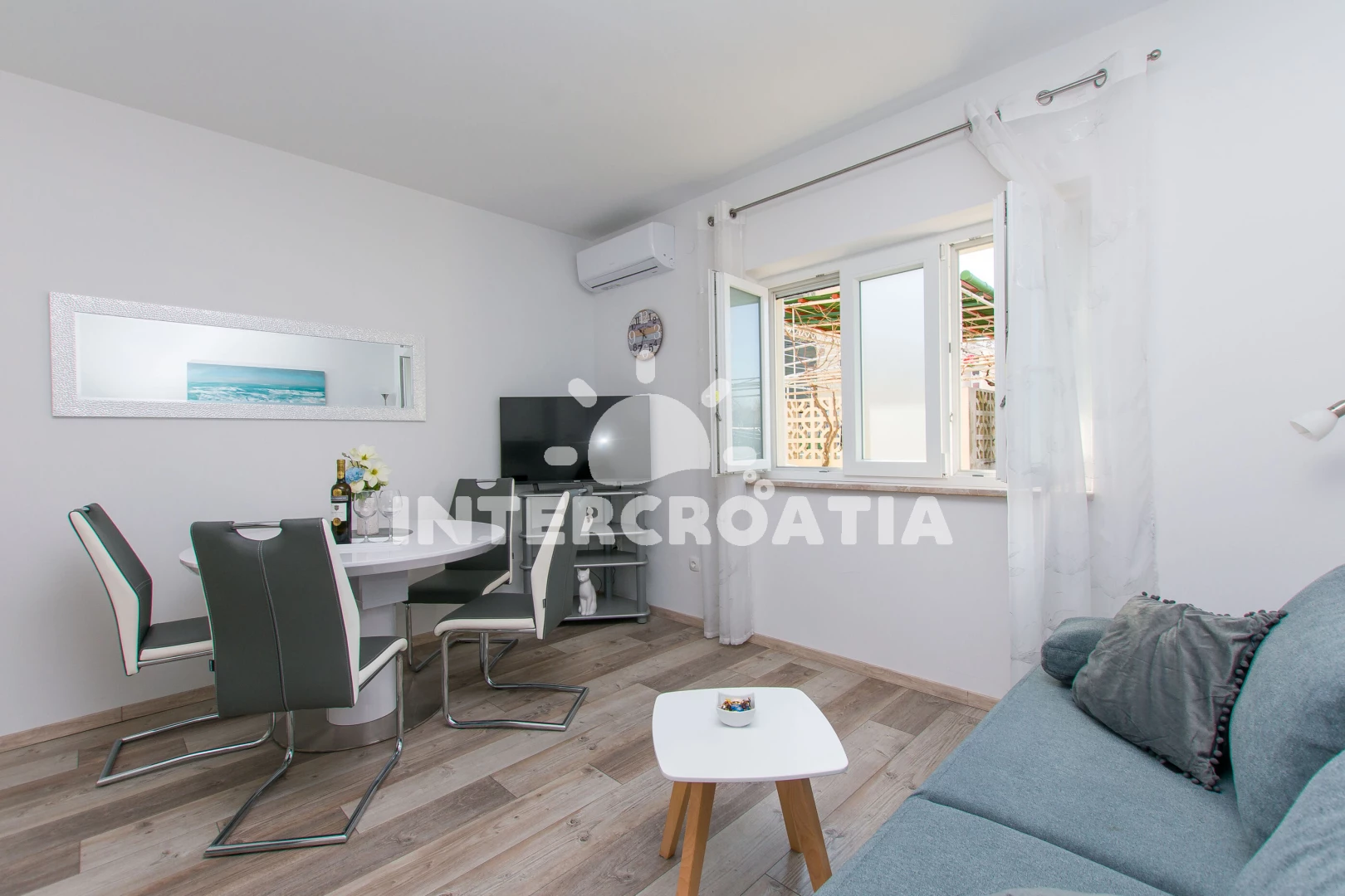 Apartmán Střední Dalmácie - Dugi Rat DA 8660 N1