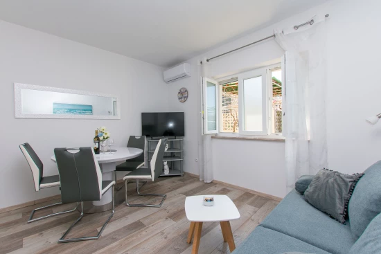 Apartmán Střední Dalmácie - Dugi Rat DA 8660 N1