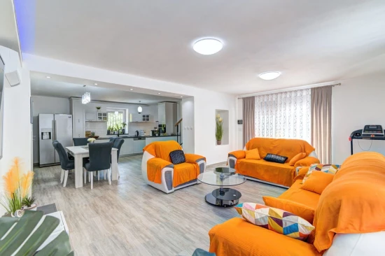 Vila Kvarner - Tribalj (Crikvenica) KV 7668 N1