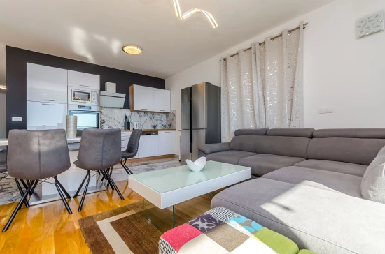 Apartmán Střední Dalmácie - Okrug Gornji DA 8695 N1