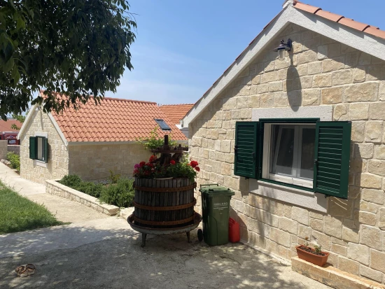 Domek Střední Dalmácie - Okrug Gornji DA 8710 N1