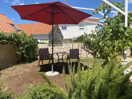 Domek Střední Dalmácie - Okrug Gornji DA 8710 N1