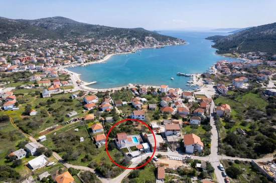 Vila Střední Dalmácie - Vinišće DA 8797 N1