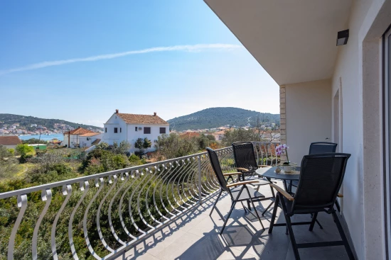 Vila Střední Dalmácie - Vinišće DA 8797 N1