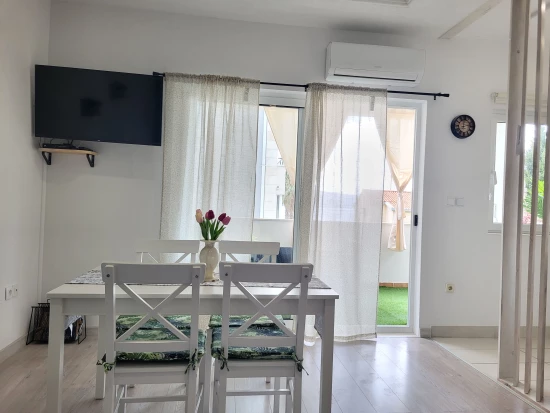 Apartmán Střední Dalmácie - Dugi Rat DA 8902 N2