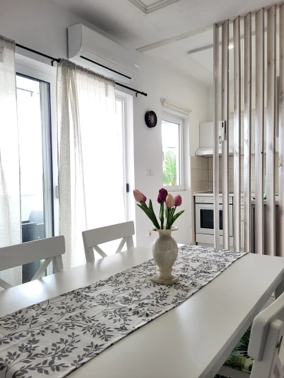 Apartmán Střední Dalmácie - Dugi Rat DA 8902 N2