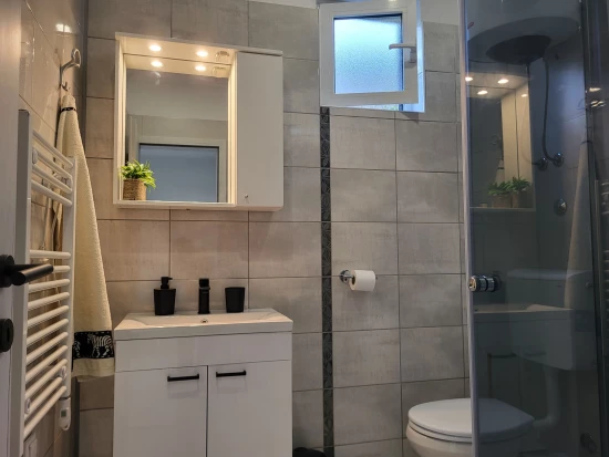 Apartmán Střední Dalmácie - Dugi Rat DA 8902 N2