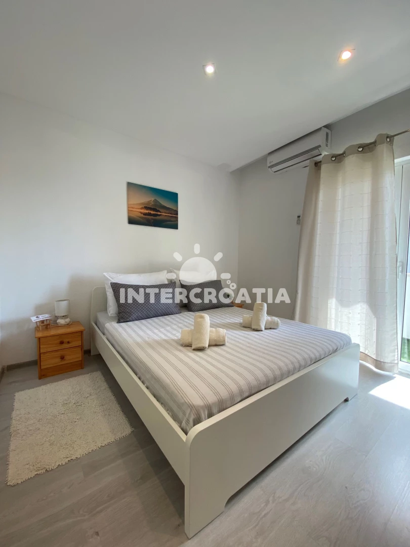 Apartmán Střední Dalmácie - Dugi Rat DA 8902 N3