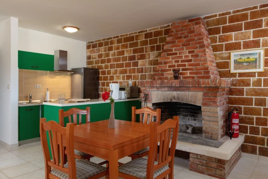 Vila Ostrov Brač - Pučišća OS 10538 N1