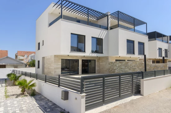 Vila s bazénem Severní Dalmácie - Srima (Vodice) DA 9869 N1