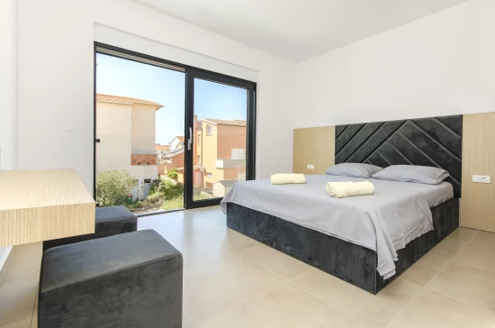 Vila s bazénem Severní Dalmácie - Srima (Vodice) DA 9869 N1