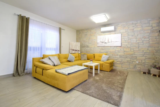Vila Ostrov Krk - Malinska OS 12129 N1