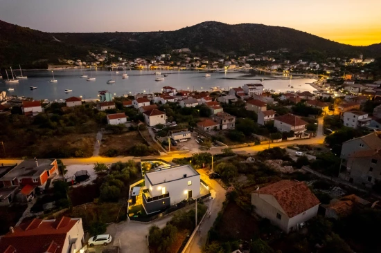 Vila Střední Dalmácie - Vinišće DA 17203 N1