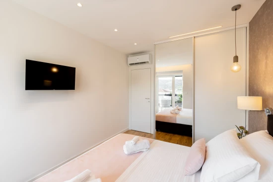 Vila Střední Dalmácie - Vinišće DA 17203 N1