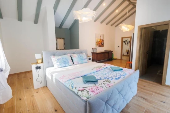 Vila Střední Dalmácie - Zagvozd (Baška Voda) DA 17206 N1