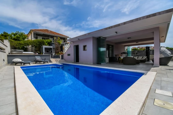 Vila Střední Dalmácie - Okrug Donji DA 17230 N1