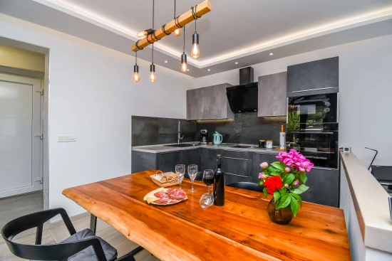 Vila Střední Dalmácie - Okrug Donji DA 17230 N1