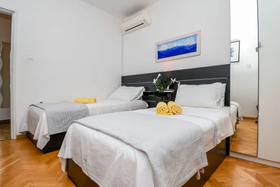 Vila Střední Dalmácie - Okrug Donji DA 17230 N1