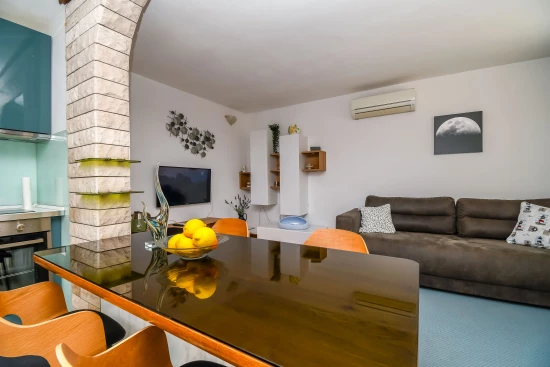 Vila Střední Dalmácie - Okrug Donji DA 17230 N1