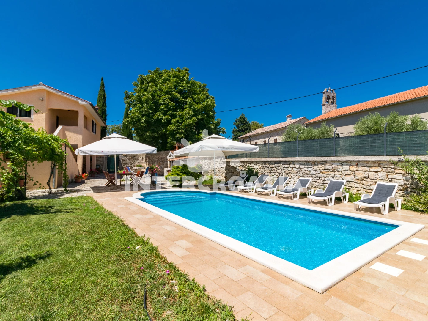 Vila Istrie - Bačva IS 8062 N1