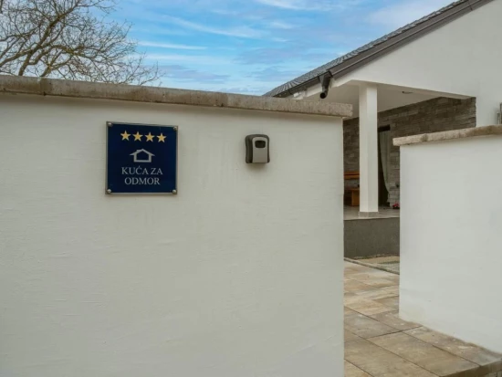 Vila UNKNOWN 7000 N1