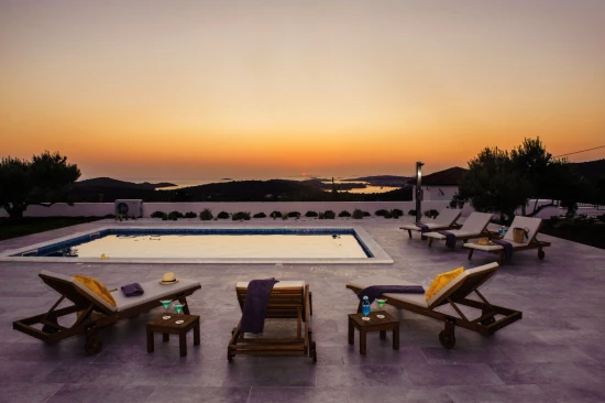 Vila UNKNOWN 7000 N1