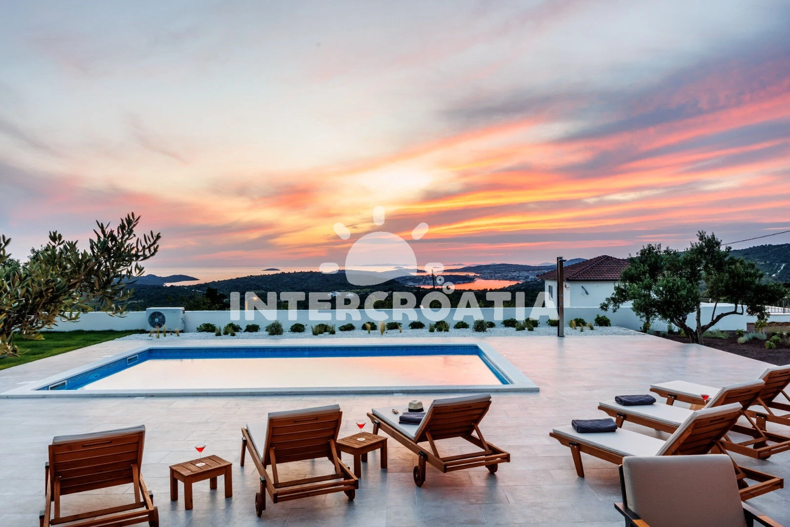 Vila UNKNOWN 7000 N1