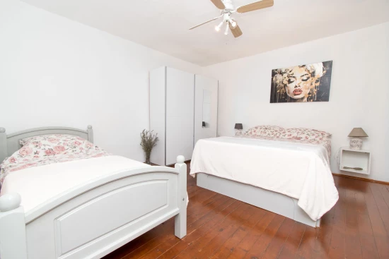 Apartmán Střední Dalmácie - Marina DA 17361 N1