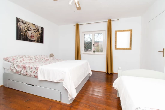 Apartmán Střední Dalmácie - Marina DA 17361 N1