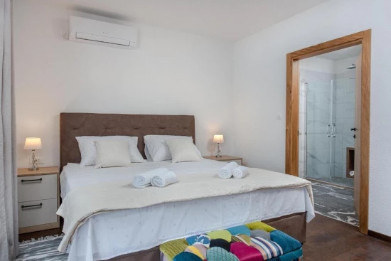 Vila Ostrov Brač - Povlja OS 12333 N1