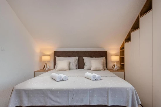 Vila Ostrov Brač - Povlja OS 12333 N1