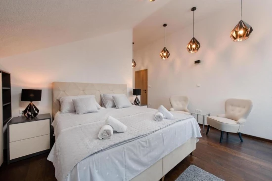 Vila Ostrov Brač - Povlja OS 12333 N1