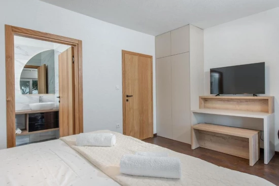 Vila Ostrov Brač - Povlja OS 12333 N1