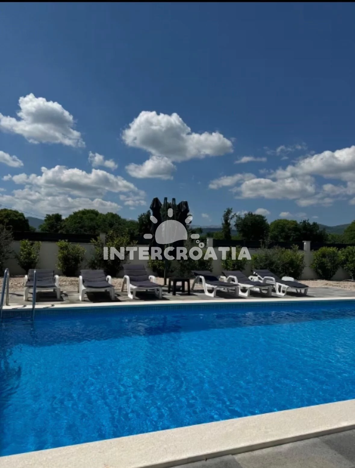 Vila UNKNOWN 7000 N1