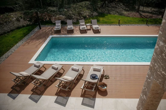 Vila UNKNOWN 7000 N1