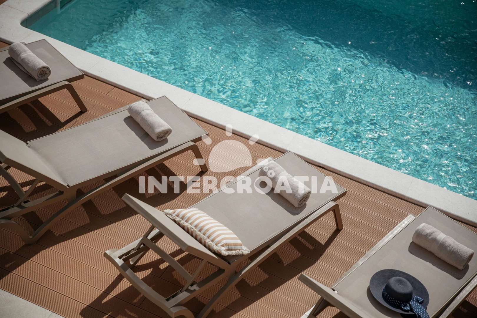 Vila UNKNOWN 7000 N1