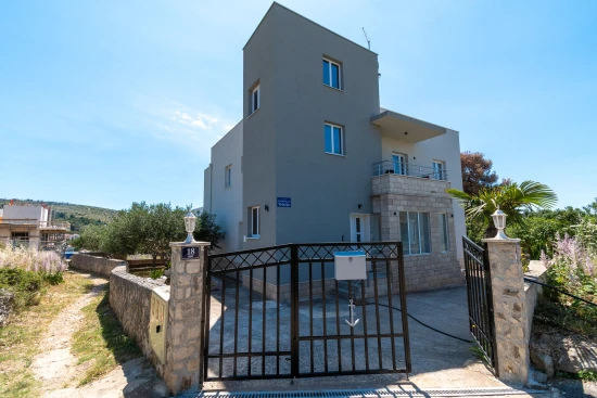 Apartmán Střední Dalmácie - Okrug Gornji DA 17543 N1