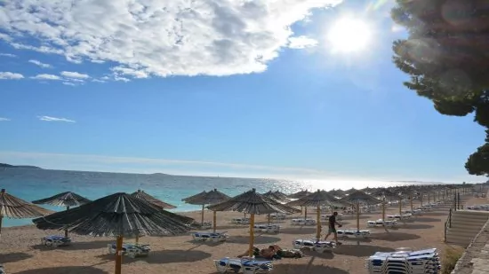 Pláž začínající 260 m od ubytování.