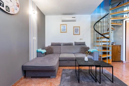 Vila s bazénem Ostrov Krk - Poljica OS 8050 N1