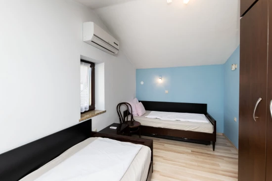 Vila s bazénem Ostrov Krk - Poljica OS 8050 N1