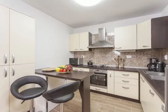 Vila s bazénem Střední Dalmácie - Makarska DA 2002 N1