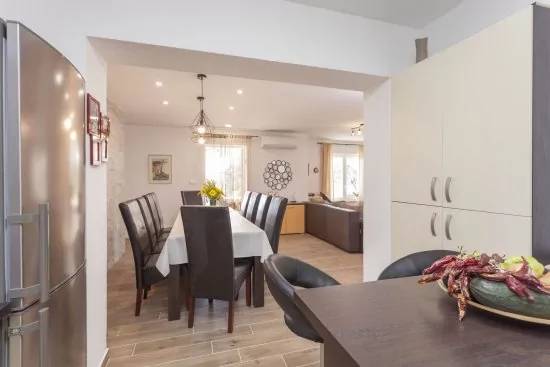 Vila s bazénem Střední Dalmácie - Makarska DA 2002 N1