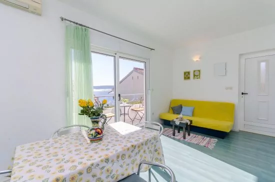 Apartmán Střední Dalmácie - Okrug Donji DA 3333 N1