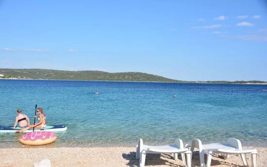 Oblázková pláž do 500 m od domu.