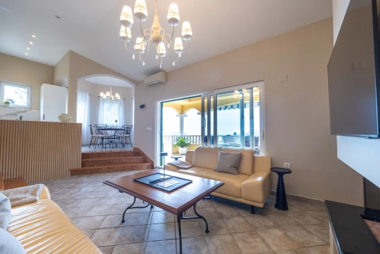 Vila s bazénem Střední Dalmácie - Vinišće DA 3406 N1