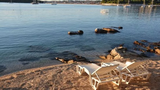 Pláž Lone Bay v Rovinj.