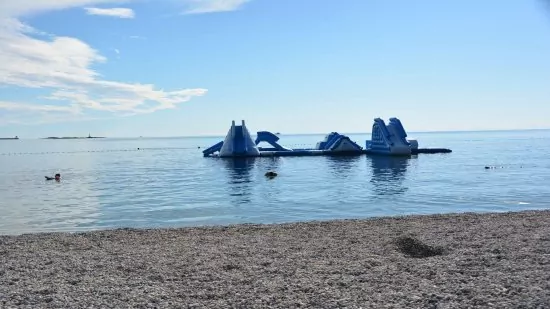 Poreč - oblázková pláž.