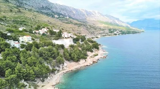 Letecký pohled na pobřeží - Ruskamen