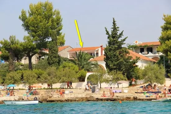 Dům je umístěn přímo u moře (30 m).